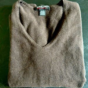 Beautiful 100% Cashmere Kirkland Signature v-neck sweater